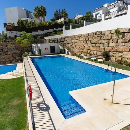 Luxury Penthouse With Sea View In Paraiso Pueblo 에스테포나