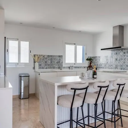 Luxury Penthouse With Sea View In Paraiso Pueblo 에스테포나