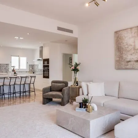 Luxury Penthouse With Sea View In Paraiso Pueblo 아파트 에스테포나