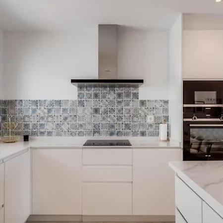아파트 Luxury Penthouse With Sea View In Paraiso Pueblo 에스테포나