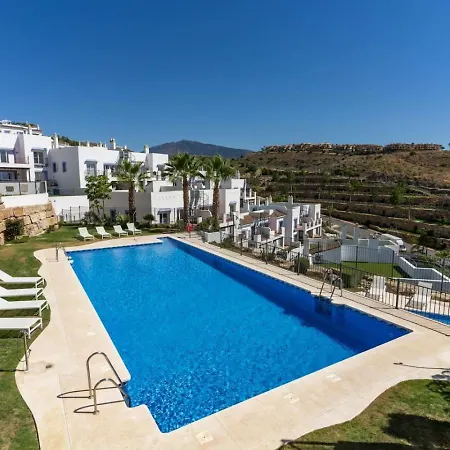 Luxury Penthouse With Sea View In Paraiso Pueblo 埃斯特波纳
