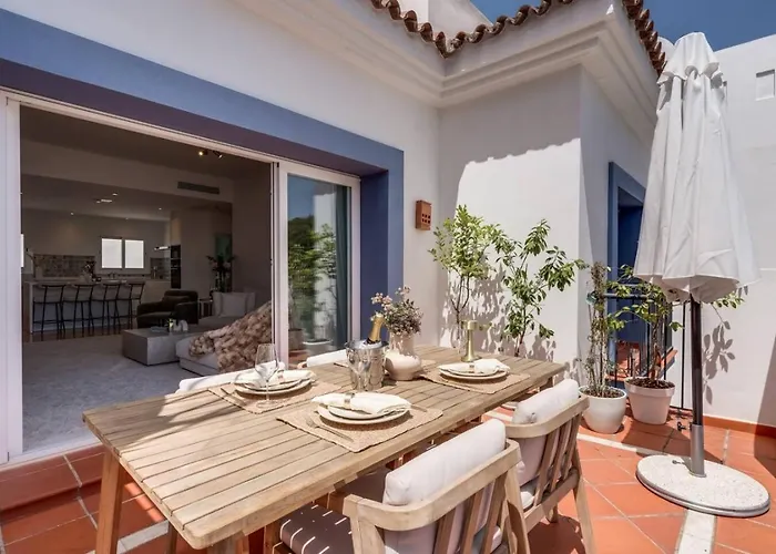 Luxury Penthouse With Sea View In Paraiso Pueblo エステポナ