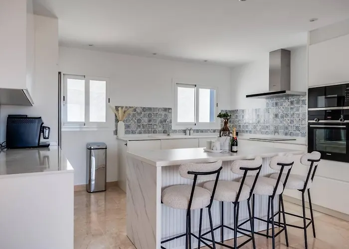 Luxury Penthouse With Sea View In Paraiso Pueblo エステポナ