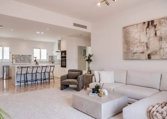 Luxury Penthouse With Sea View In Paraiso Pueblo アパート エステポナ